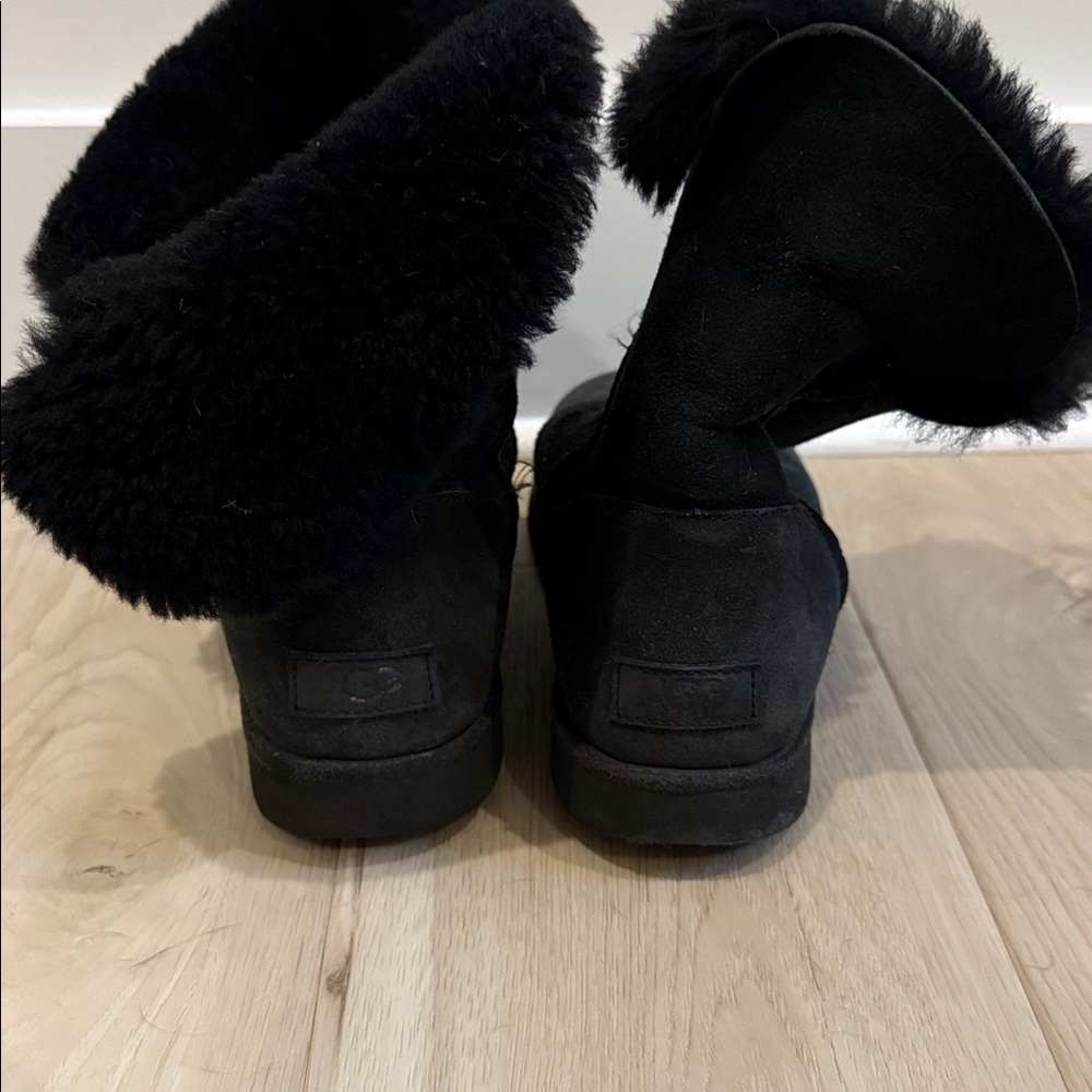Ugg Black Shearling Boots size 9 - Picture 4 of 5